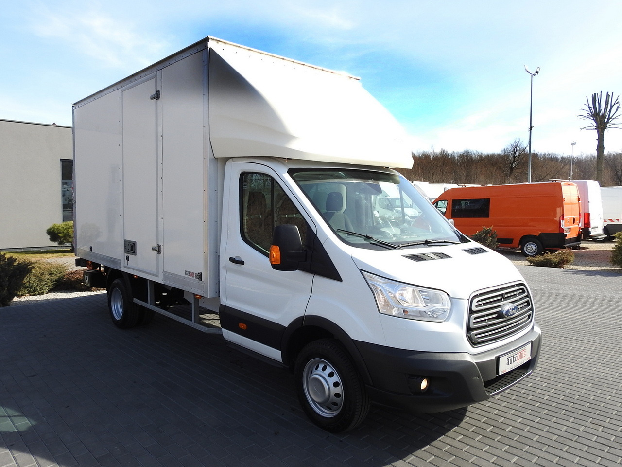 FORD TRANSIT BOX LIFT 8 PALLETS CRUISE CONTROL LED LIGHTS TWIN WHEELS AIR CONDITIONING 170HP - Furgone box: foto 4 FORD TRANSIT BOX LIFT 8 PALLETS CRUISE CONTROL LED LIGHTS TWIN WHEELS AIR CONDITIONING 170HP - Furgone box: foto 4