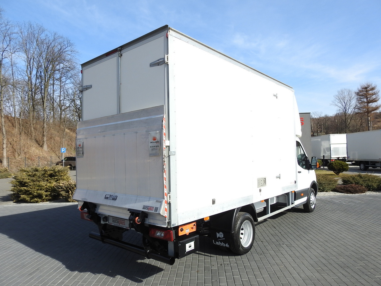 FORD TRANSIT BOX LIFT 8 PALLETS CRUISE CONTROL LED LIGHTS TWIN WHEELS AIR CONDITIONING 170HP - Furgone box: foto 3 FORD TRANSIT BOX LIFT 8 PALLETS CRUISE CONTROL LED LIGHTS TWIN WHEELS AIR CONDITIONING 170HP - Furgone box: foto 3
