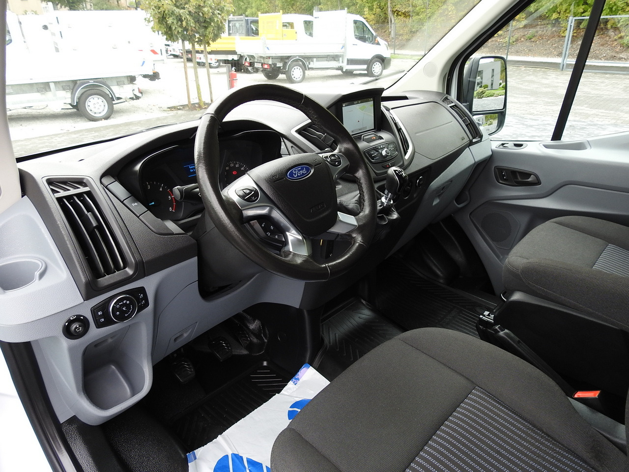 FORD TRANSIT REFRIGERATOR VAN 0*C HEATING FUNCTION POWER SUPPLY 230V CRUISE CONTROL NAVIGATION AIR CONDITIONING LED LIGHTS 130HP - Furgone frigo: foto 2 FORD TRANSIT REFRIGERATOR VAN 0*C HEATING FUNCTION POWER SUPPLY 230V CRUISE CONTROL NAVIGATION AIR CONDITIONING LED LIGHTS 130HP - Furgone frigo: foto 2