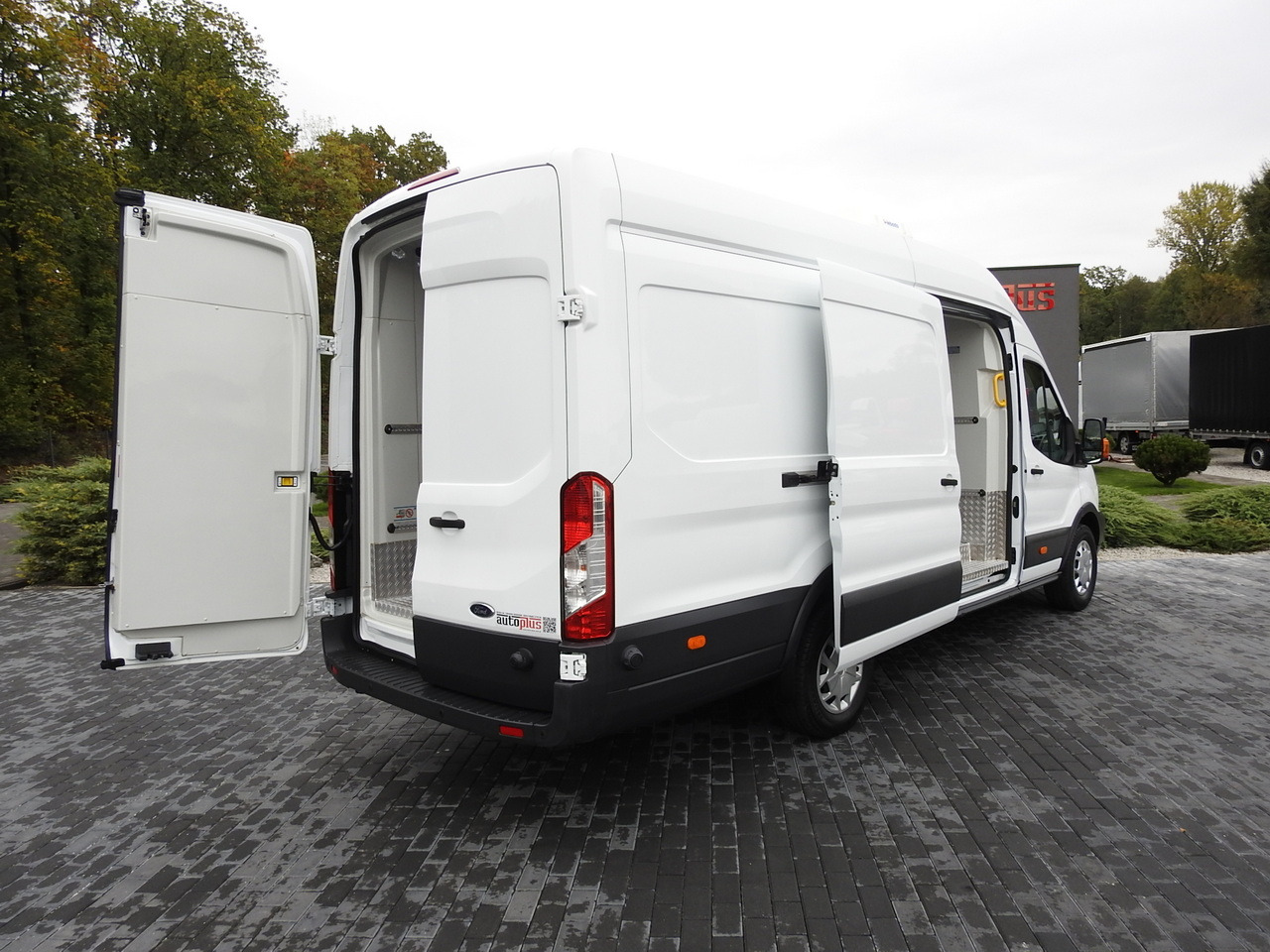 FORD TRANSIT REFRIGERATOR VAN 0*C HEATING FUNCTION POWER SUPPLY 230V CRUISE CONTROL NAVIGATION AIR CONDITIONING LED LIGHTS 130HP - Furgone frigo: foto 3 FORD TRANSIT REFRIGERATOR VAN 0*C HEATING FUNCTION POWER SUPPLY 230V CRUISE CONTROL NAVIGATION AIR CONDITIONING LED LIGHTS 130HP - Furgone frigo: foto 3