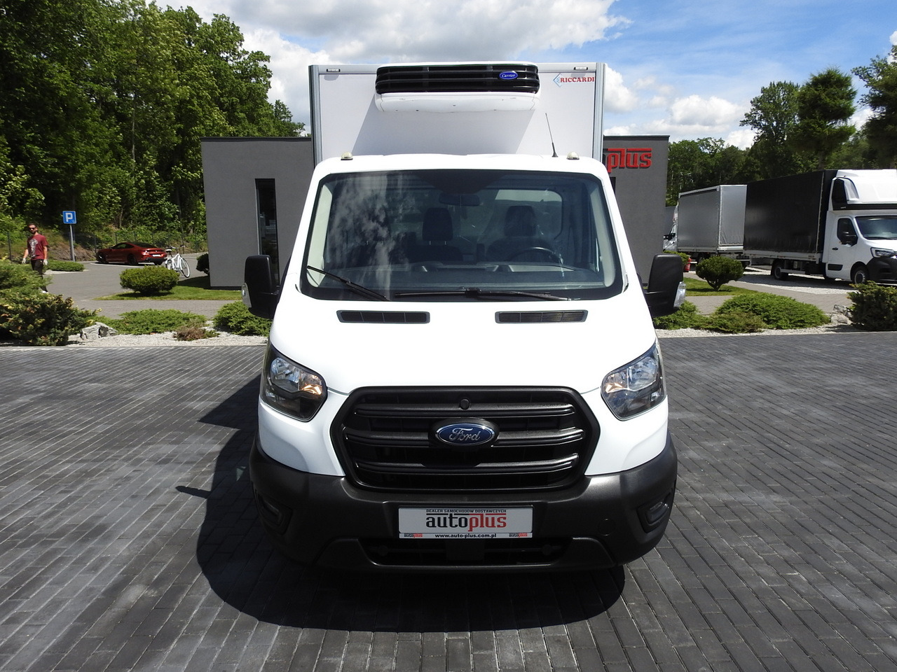 FORD TRANSIT REGRIGERATOR BOX 0*C POWER SUPPLY 230V CRUISE CONTROL AIR CONDITIONING TWIN WHEELS 170HP - Furgone frigo: foto 5 FORD TRANSIT REGRIGERATOR BOX 0*C POWER SUPPLY 230V CRUISE CONTROL AIR CONDITIONING TWIN WHEELS 170HP - Furgone frigo: foto 5