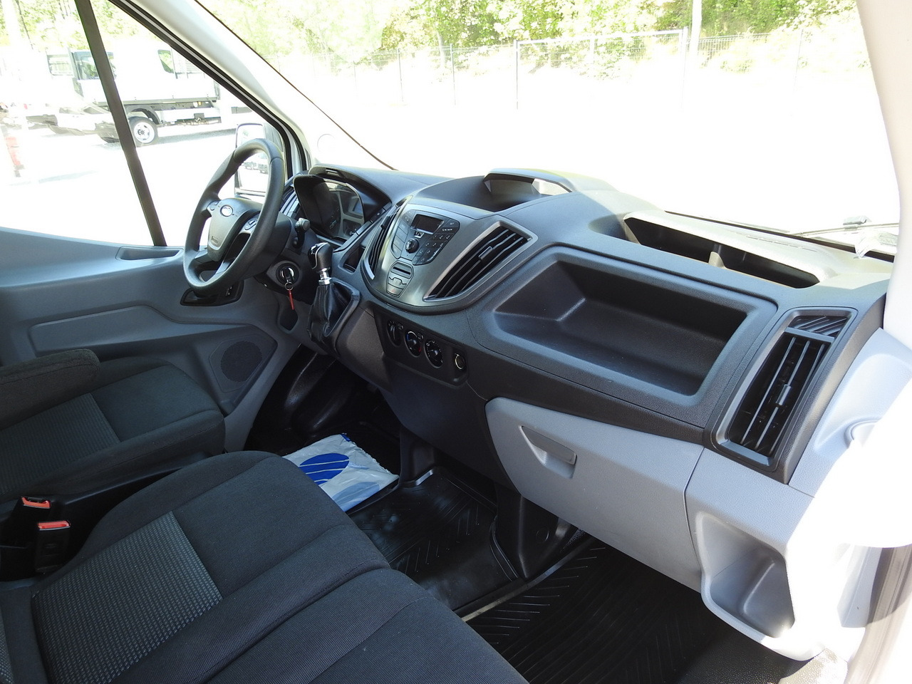 Furgone con cassone fisso FORD TRANSIT STAKE BODY DOUBLE CABIN DOKA 7 SEATS AIR CONDITIONING  130HP: foto 31