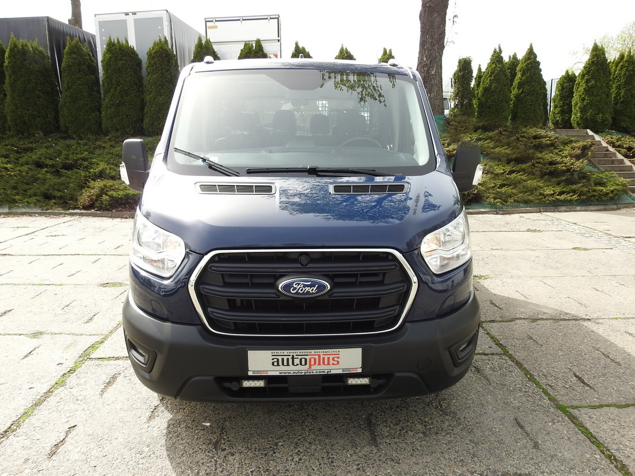FORD TRANSIT STAKE BODY DOUBLE CABIN DOKA 7 SEATS CRUISE CONTROL AIR CONDITIONING LED LIGHTS 130HP - Furgone con cassone fisso: foto 5 FORD TRANSIT STAKE BODY DOUBLE CABIN DOKA 7 SEATS CRUISE CONTROL AIR CONDITIONING LED LIGHTS 130HP - Furgone con cassone fisso: foto 5