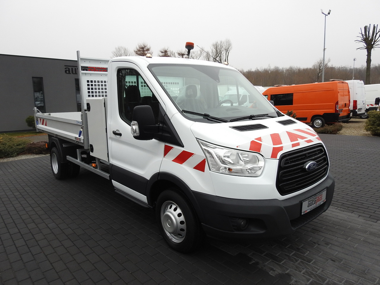 FORD TRANSIT TIPPER CRUISE CONTROL AIR CONDITIONING TWIN WHEELS 170HP - Furgone ribaltabile: foto 4 FORD TRANSIT TIPPER CRUISE CONTROL AIR CONDITIONING TWIN WHEELS 170HP - Furgone ribaltabile: foto 4