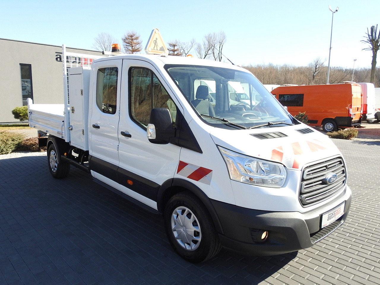 FORD TRANSIT TIPPER DOUBLE CABIN DOKA 6 SEATS CRUISE CONTROL AIR CONDITIONING 130HP - Furgone ribaltabile: foto 4 FORD TRANSIT TIPPER DOUBLE CABIN DOKA 6 SEATS CRUISE CONTROL AIR CONDITIONING 130HP - Furgone ribaltabile: foto 4