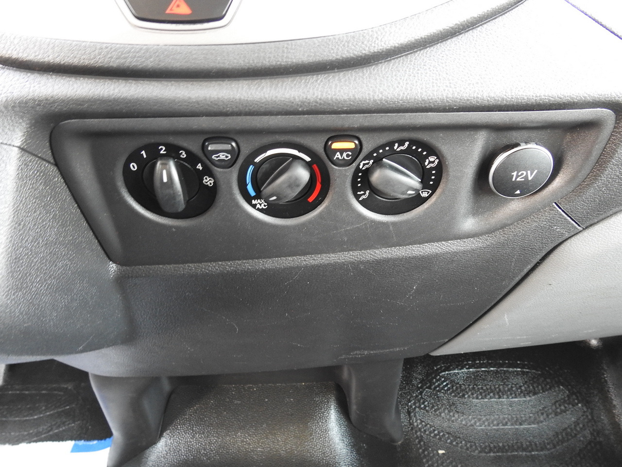 Furgone ribaltabile FORD TRANSIT TIPPER DOUBLE CABIN DOKA 6 SEATS CRUISE CONTROL AIR CONDITIONING 130HP: foto 36 Furgone ribaltabile FORD TRANSIT TIPPER DOUBLE CABIN DOKA 6 SEATS CRUISE CONTROL AIR CONDITIONING 130HP: foto 36