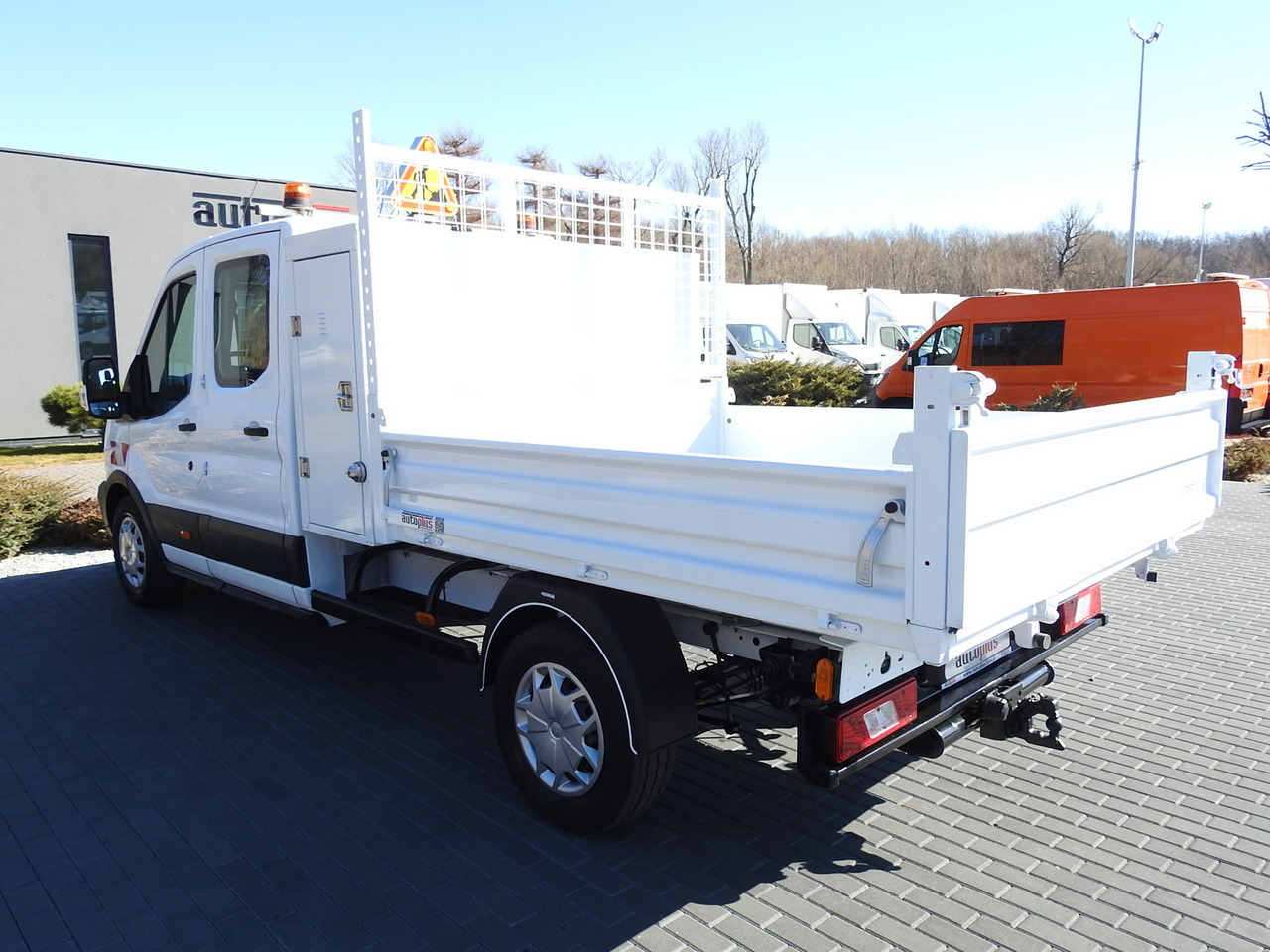 Furgone ribaltabile FORD TRANSIT TIPPER DOUBLE CABIN DOKA 6 SEATS CRUISE CONTROL AIR CONDITIONING 130HP: foto 9 Furgone ribaltabile FORD TRANSIT TIPPER DOUBLE CABIN DOKA 6 SEATS CRUISE CONTROL AIR CONDITIONING 130HP: foto 9
