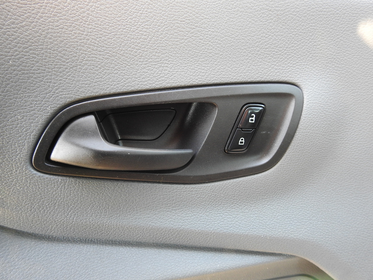 Furgone ribaltabile FORD TRANSIT TIPPER DOUBLE CABIN DOKA 6 SEATS CRUISE CONTROL AIR CONDITIONING 130HP: foto 27 Furgone ribaltabile FORD TRANSIT TIPPER DOUBLE CABIN DOKA 6 SEATS CRUISE CONTROL AIR CONDITIONING 130HP: foto 27