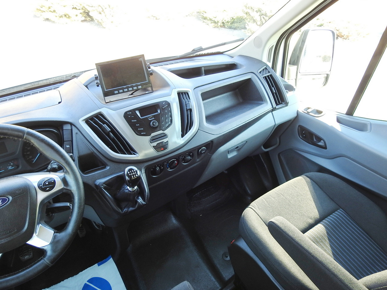 Furgone ribaltabile FORD TRANSIT TIPPER DOUBLE CABIN DOKA 6 SEATS CRUISE CONTROL AIR CONDITIONING 130HP: foto 33 Furgone ribaltabile FORD TRANSIT TIPPER DOUBLE CABIN DOKA 6 SEATS CRUISE CONTROL AIR CONDITIONING 130HP: foto 33