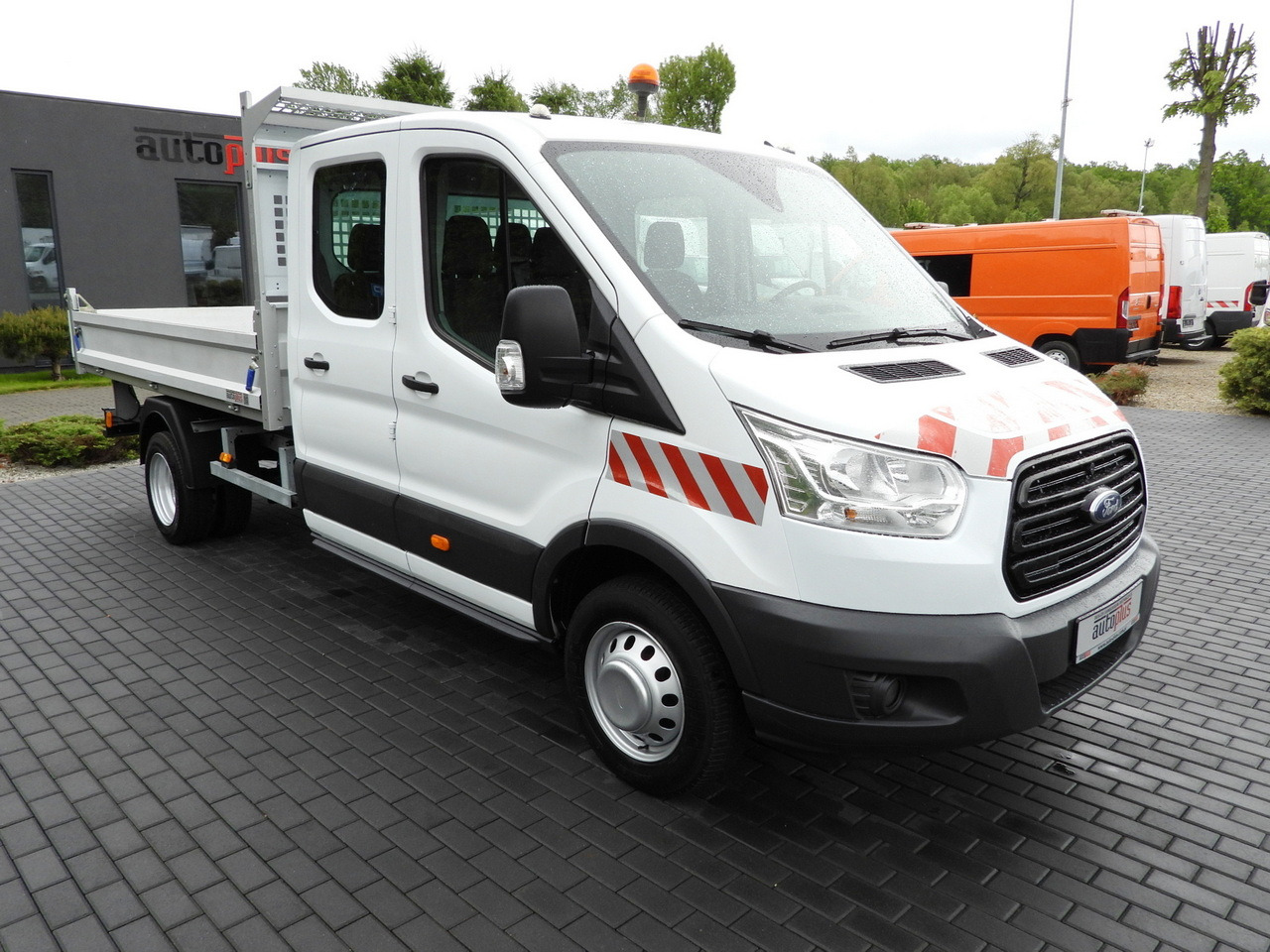 FORD TRANSIT TIPPER DOUBLE CABIN DOKA 6 SEATS CRUISE CONTROL AIR CONDITIONING TWIN WHEELS 170HP - Furgone: foto 4 FORD TRANSIT TIPPER DOUBLE CABIN DOKA 6 SEATS CRUISE CONTROL AIR CONDITIONING TWIN WHEELS 170HP - Furgone: foto 4