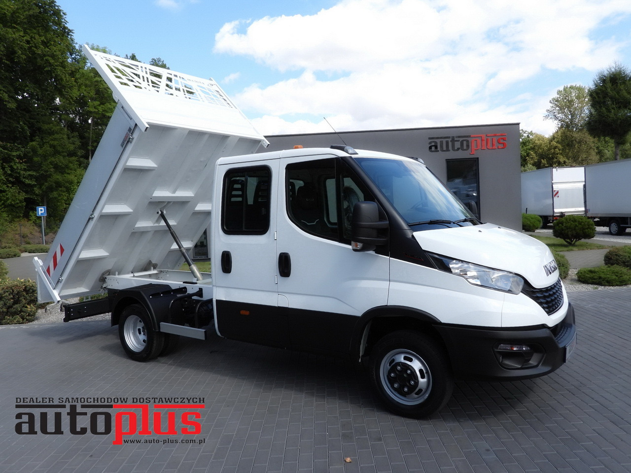 IVECO DAILY 35C16 TIPPER DOUBLE CABIN DOKA 6 SEATS CRUISE CONTROL NAVIGATION TWIN WHEELS AIR CONDITIONING 160HP - Furgone: foto 1 IVECO DAILY 35C16 TIPPER DOUBLE CABIN DOKA 6 SEATS CRUISE CONTROL NAVIGATION TWIN WHEELS AIR CONDITIONING 160HP - Furgone: foto 1