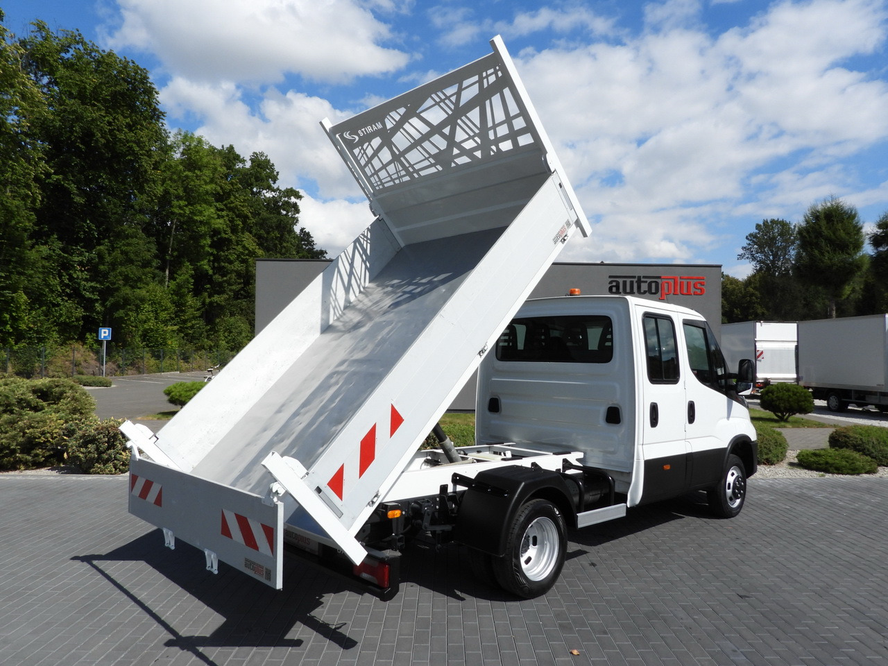IVECO DAILY 35C16 TIPPER DOUBLE CABIN DOKA 6 SEATS CRUISE CONTROL NAVIGATION TWIN WHEELS AIR CONDITIONING 160HP - Furgone: foto 3 IVECO DAILY 35C16 TIPPER DOUBLE CABIN DOKA 6 SEATS CRUISE CONTROL NAVIGATION TWIN WHEELS AIR CONDITIONING 160HP - Furgone: foto 3