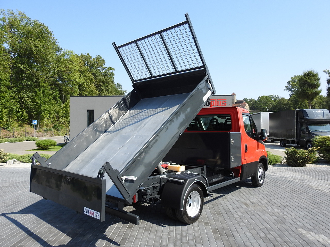IVECO DAILY 35C13 TIPPER CRUISE CONTROL AIR CONDITIONING TWIN WHEELS 130HP - Furgone ribaltabile: foto 3 IVECO DAILY 35C13 TIPPER CRUISE CONTROL AIR CONDITIONING TWIN WHEELS 130HP - Furgone ribaltabile: foto 3