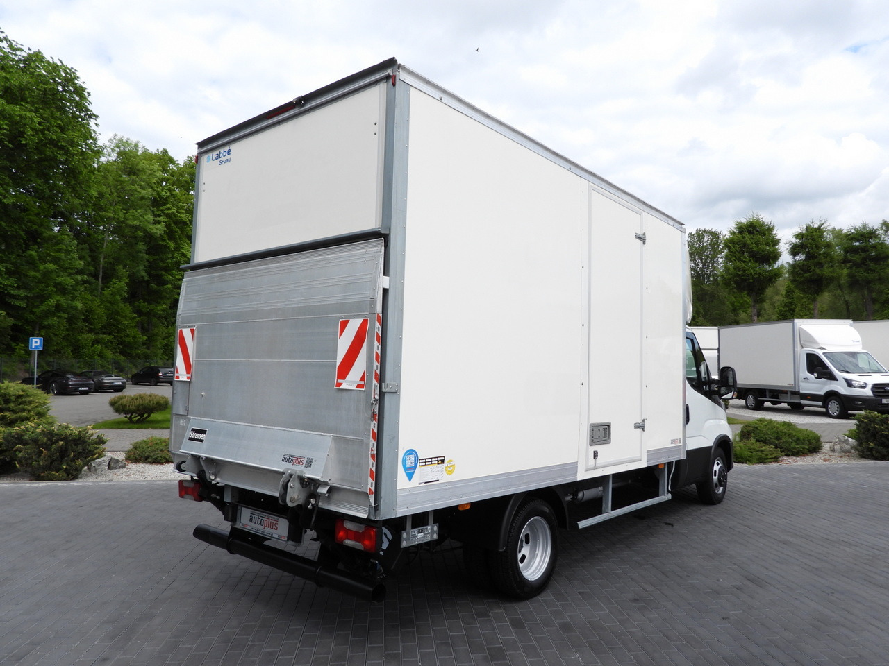 IVECO DAILY 35C16 BOX LIFT 8 PALLETS CRUISE CONTROL TWIN WHEELS AIR CONDITIONING 160HP - Furgone box: foto 3 IVECO DAILY 35C16 BOX LIFT 8 PALLETS CRUISE CONTROL TWIN WHEELS AIR CONDITIONING 160HP - Furgone box: foto 3