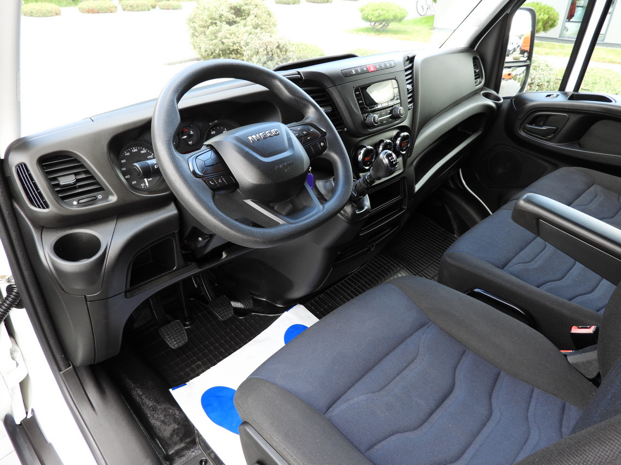 IVECO DAILY 35C16 BOX LIFT 8 PALLETS CRUISE CONTROL TWIN WHEELS AIR CONDITIONING 160HP - Furgone box: foto 2 IVECO DAILY 35C16 BOX LIFT 8 PALLETS CRUISE CONTROL TWIN WHEELS AIR CONDITIONING 160HP - Furgone box: foto 2