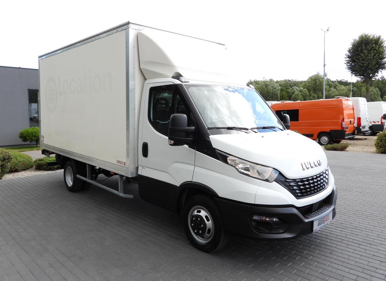 IVECO DAILY 35C16 BOX LIFT 8 PALLETS CRUISE CONTROL TWIN WHEELS AIR CONDITIONING 160HP - Furgone box: foto 4 IVECO DAILY 35C16 BOX LIFT 8 PALLETS CRUISE CONTROL TWIN WHEELS AIR CONDITIONING 160HP - Furgone box: foto 4