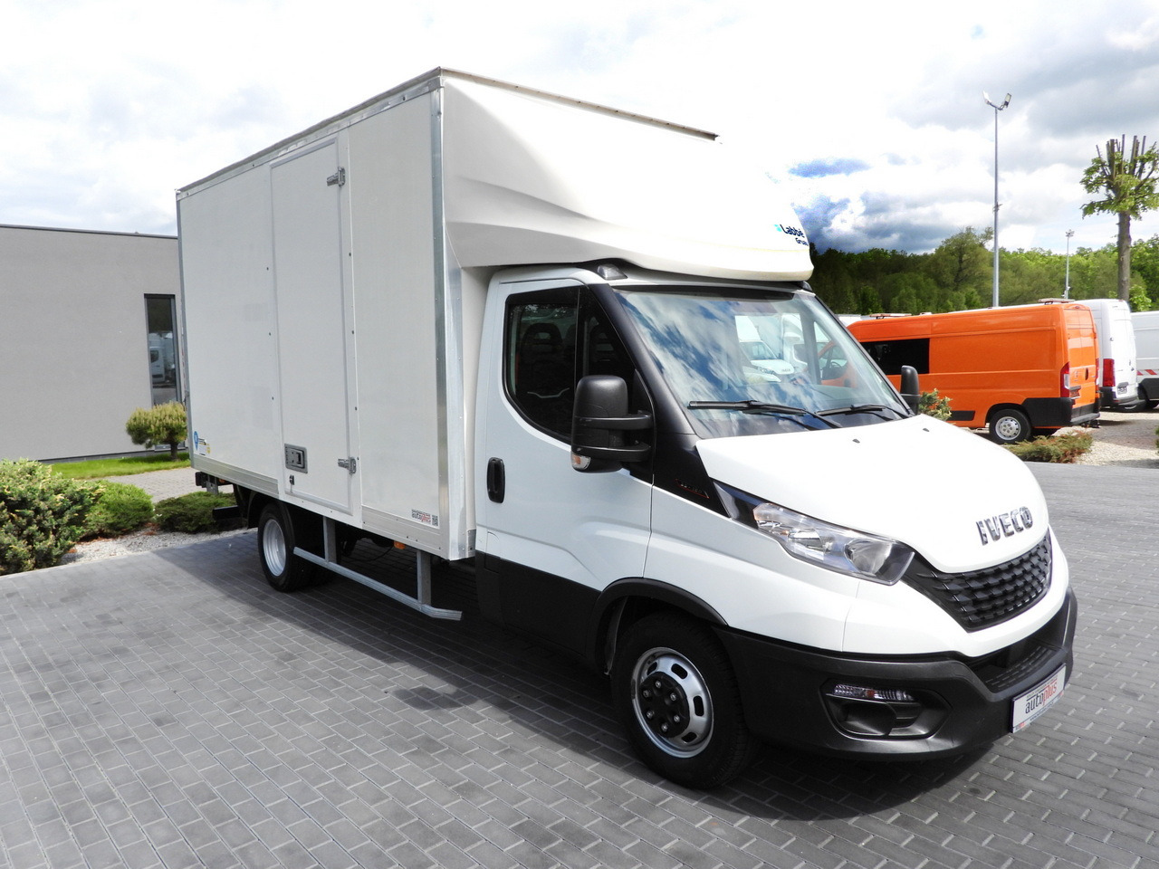 IVECO DAILY 35C16 BOX LIFT 8 PALLETS CRUISE CONTROL TWIN WHEELS AIR CONDITIONING  160HP - Furgone box: foto 4 IVECO DAILY 35C16 BOX LIFT 8 PALLETS CRUISE CONTROL TWIN WHEELS AIR CONDITIONING  160HP - Furgone box: foto 4