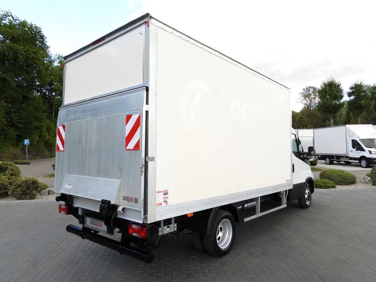 IVECO DAILY 35C16 BOX LIFT 8 PALLETS CRUISE CONTROL TWIN WHEELS AIR CONDITIONING 160HP - Furgone box: foto 3 IVECO DAILY 35C16 BOX LIFT 8 PALLETS CRUISE CONTROL TWIN WHEELS AIR CONDITIONING 160HP - Furgone box: foto 3