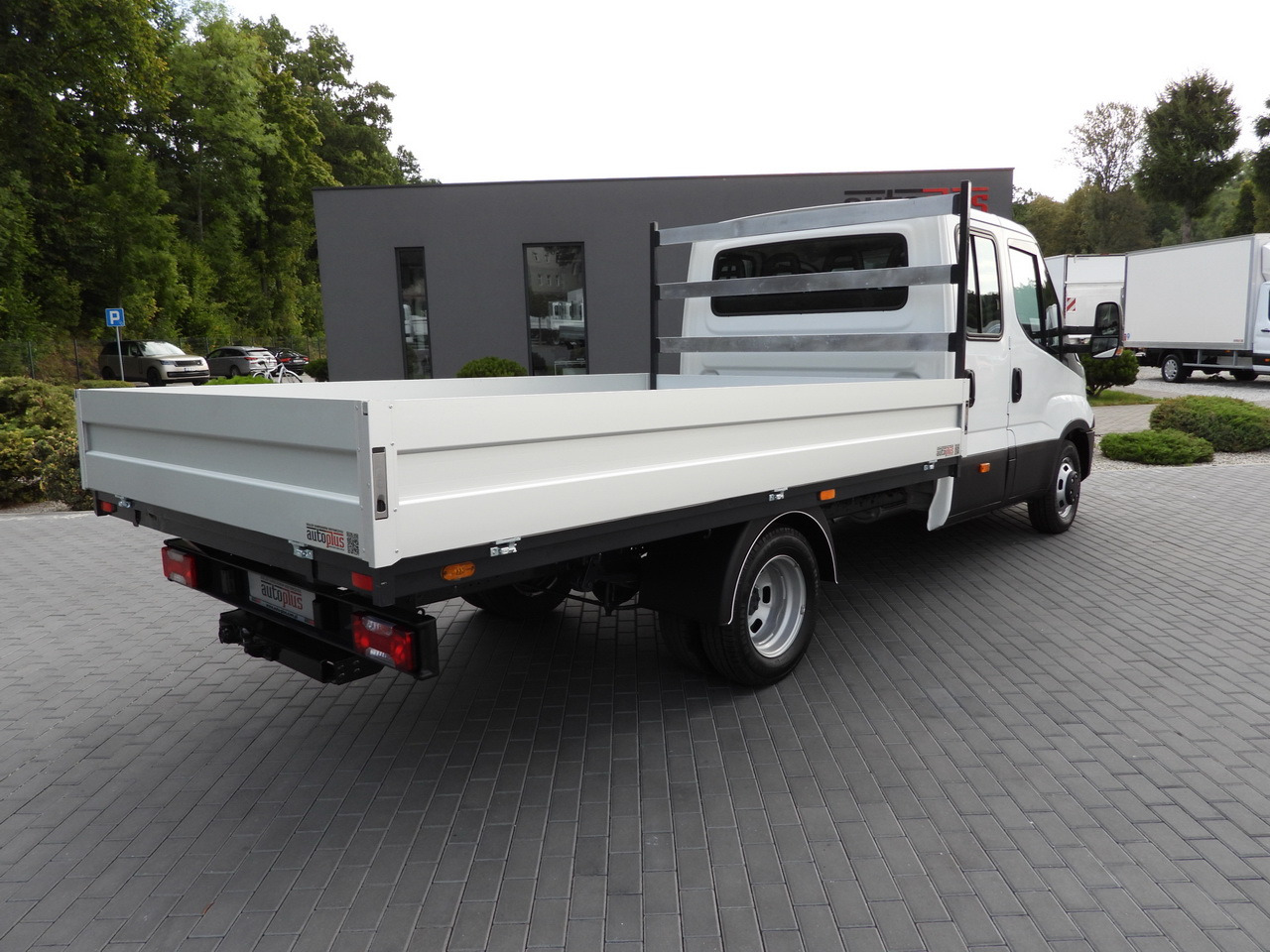 IVECO DAILY 35C17 STAKE BODY DOUBLE CABIN DOKA 7 SEATS CRUISE CONTROL TWIN WHEELS AIR CONDITIONING 170HP - Furgone con cassone fisso: foto 3 IVECO DAILY 35C17 STAKE BODY DOUBLE CABIN DOKA 7 SEATS CRUISE CONTROL TWIN WHEELS AIR CONDITIONING 170HP - Furgone con cassone fisso: foto 3