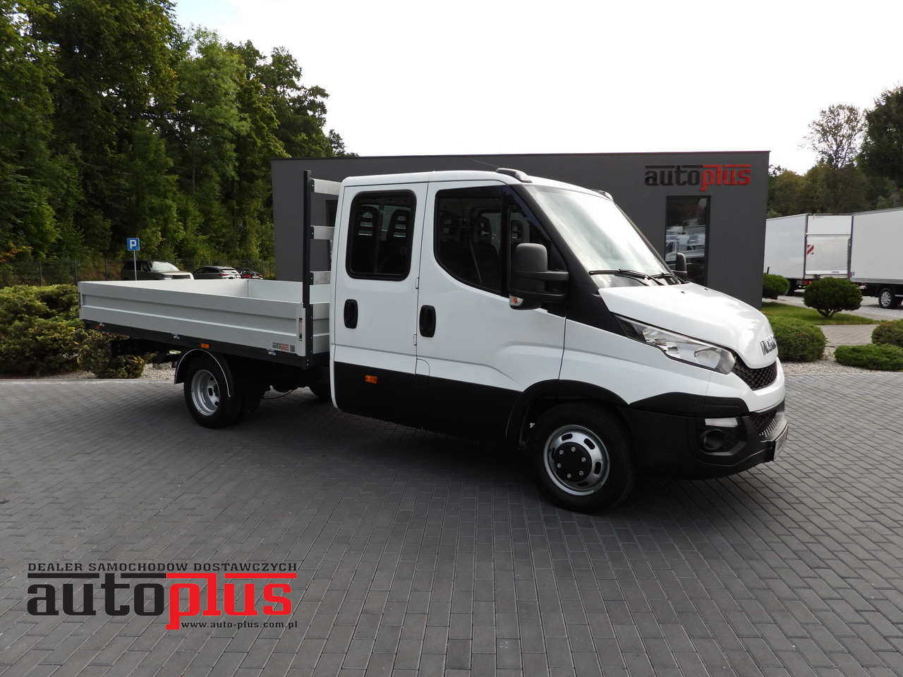 Furgone doppia cabina IVECO DAILY 35C17 STAKE BODY DOUBLE CABIN DOKA 7 SEATS CRUISE CONTROL TWIN WHEELS AIR CONDITIONING 170HP: foto 1