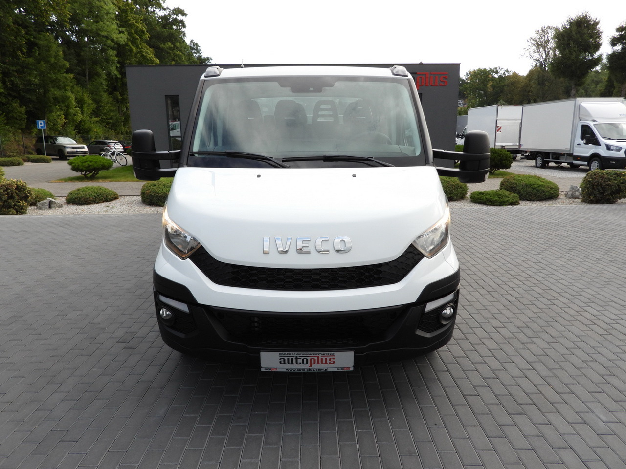 IVECO DAILY 35C17 STAKE BODY DOUBLE CABIN DOKA 7 SEATS CRUISE CONTROL TWIN WHEELS AIR CONDITIONING 170HP - Furgone con cassone fisso: foto 5 IVECO DAILY 35C17 STAKE BODY DOUBLE CABIN DOKA 7 SEATS CRUISE CONTROL TWIN WHEELS AIR CONDITIONING 170HP - Furgone con cassone fisso: foto 5