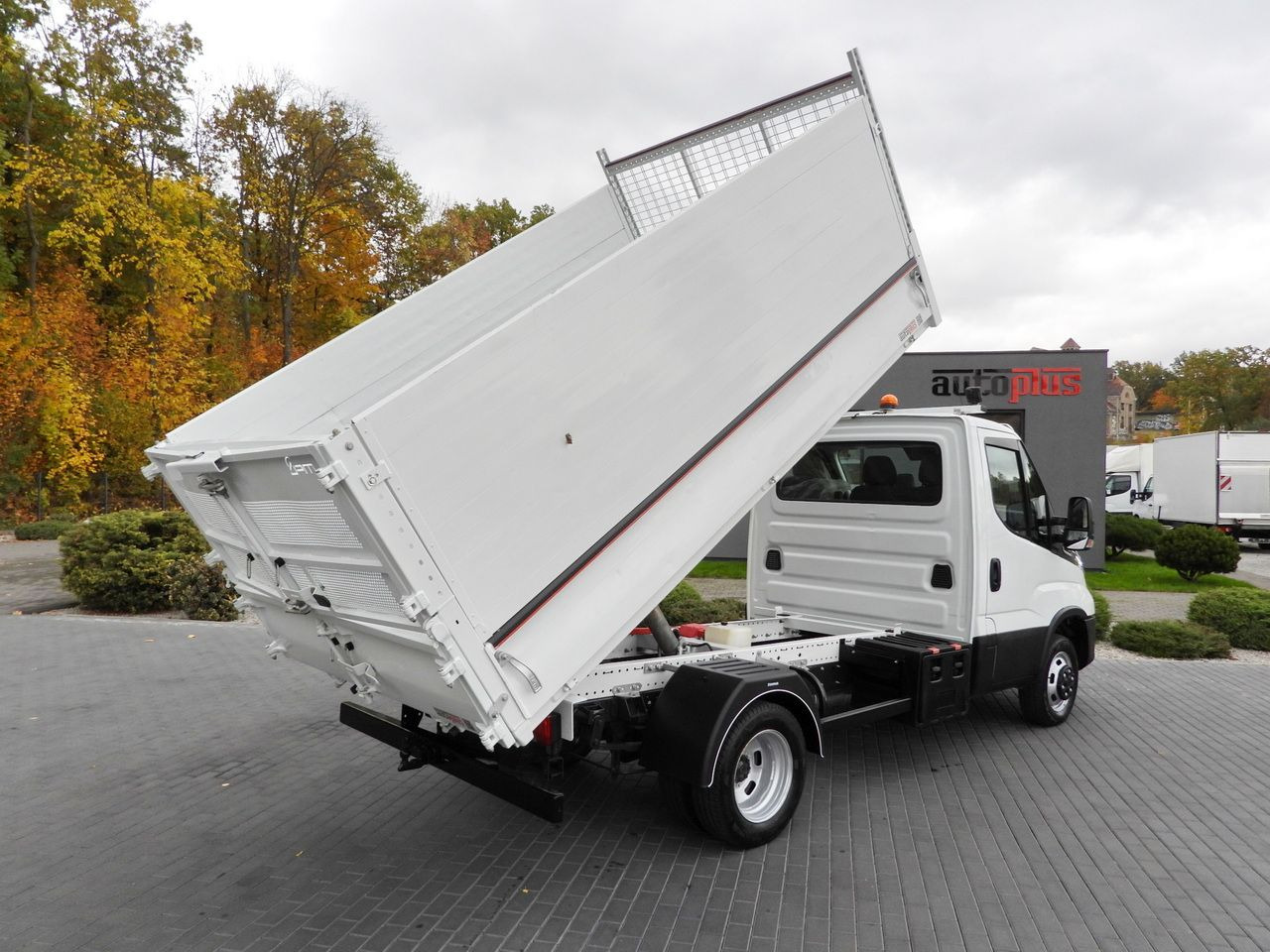 IVECO DAILY 35C21 TIPPER CRUISE CONTROL NAVIGATION LED LIGHTS AUTOMATIC TRANSMISSION  TWIN WHEELS AIR CONDITIONING  210HP - Furgone ribaltabile: foto 3 IVECO DAILY 35C21 TIPPER CRUISE CONTROL NAVIGATION LED LIGHTS AUTOMATIC TRANSMISSION  TWIN WHEELS AIR CONDITIONING  210HP - Furgone ribaltabile: foto 3