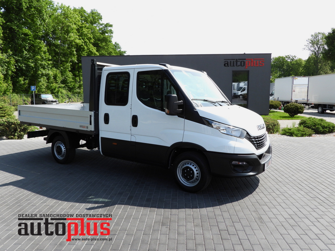 IVECO DAILY 35S12 STAKE BODY DOUBLE CABIN DOKA 7 SEATS AIR CONDITIONING  120HP - Furgone con cassone fisso: foto 1 IVECO DAILY 35S12 STAKE BODY DOUBLE CABIN DOKA 7 SEATS AIR CONDITIONING  120HP - Furgone con cassone fisso: foto 1