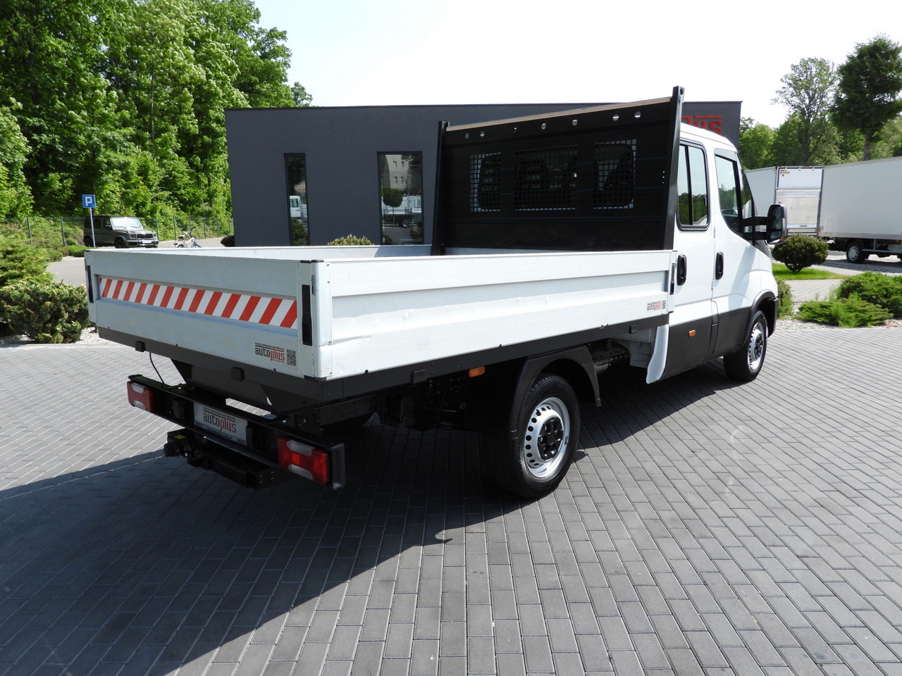 IVECO DAILY 35S12 STAKE BODY DOUBLE CABIN DOKA 7 SEATS AIR CONDITIONING  120HP - Furgone con cassone fisso: foto 3 IVECO DAILY 35S12 STAKE BODY DOUBLE CABIN DOKA 7 SEATS AIR CONDITIONING  120HP - Furgone con cassone fisso: foto 3