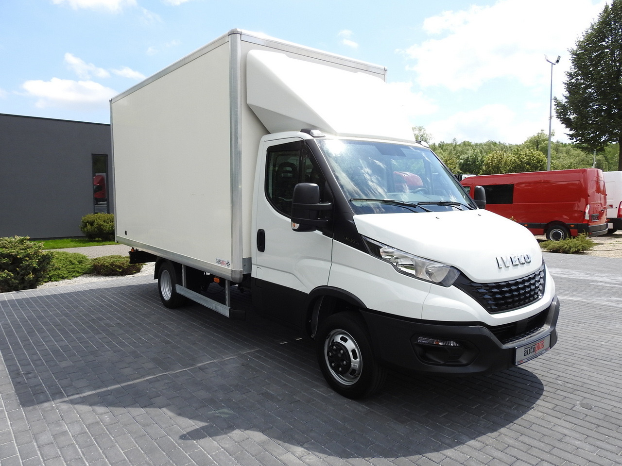 IVECO DAILY 35S14 8 PALLETS CRUISE CONTROL TWIN WHEELS AIR CONDITIONING  140HP - Furgone box: foto 4 IVECO DAILY 35S14 8 PALLETS CRUISE CONTROL TWIN WHEELS AIR CONDITIONING  140HP - Furgone box: foto 4