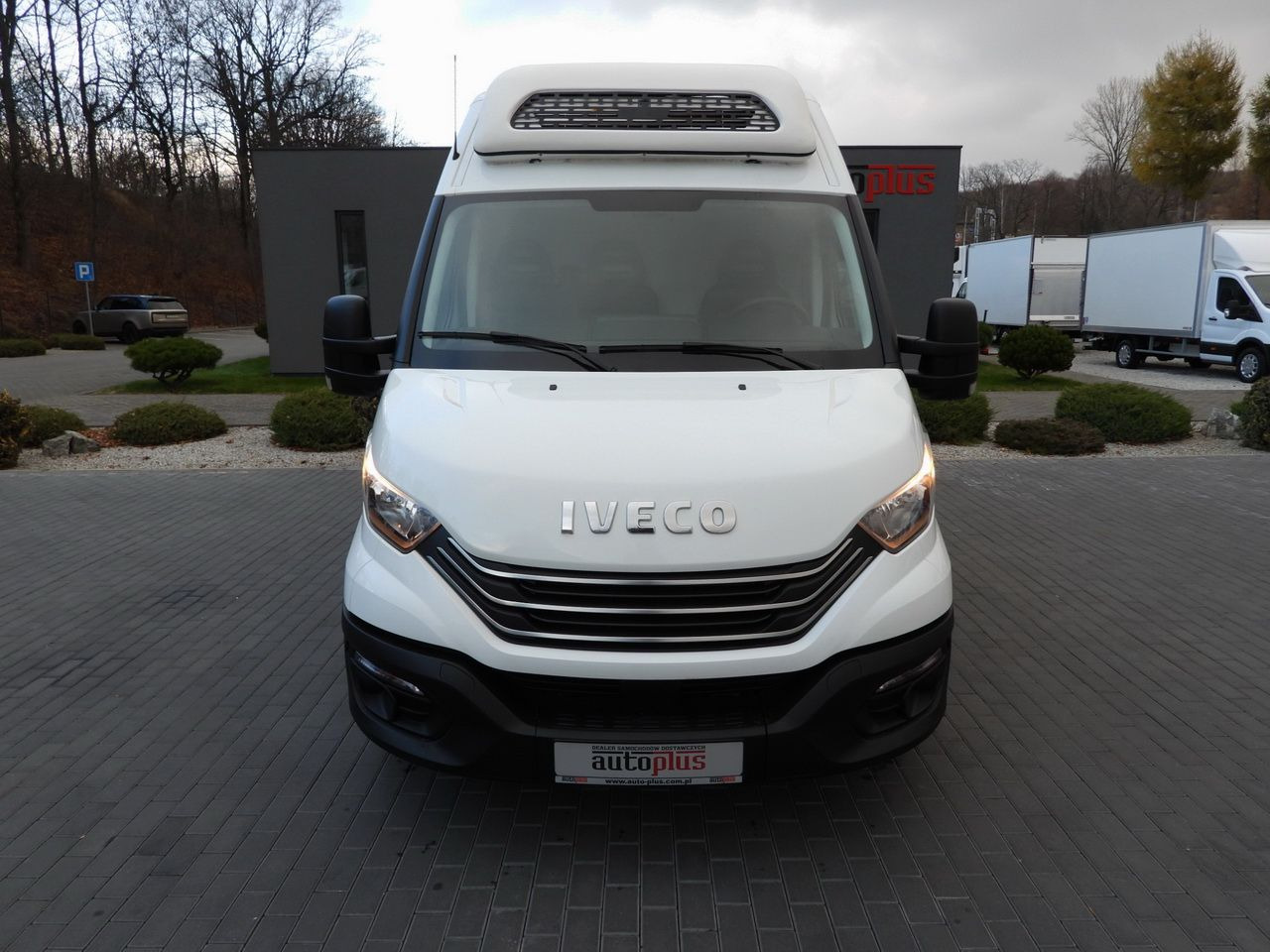 IVECO DAILY 35S14 REFRIGERATOR VAN 0*C POWER SUPPLY 230V NAVIGATION AUTOMATIC TRANSMISSION AIR CONDITIONING 140HP - Furgone frigo: foto 5 IVECO DAILY 35S14 REFRIGERATOR VAN 0*C POWER SUPPLY 230V NAVIGATION AUTOMATIC TRANSMISSION AIR CONDITIONING 140HP - Furgone frigo: foto 5