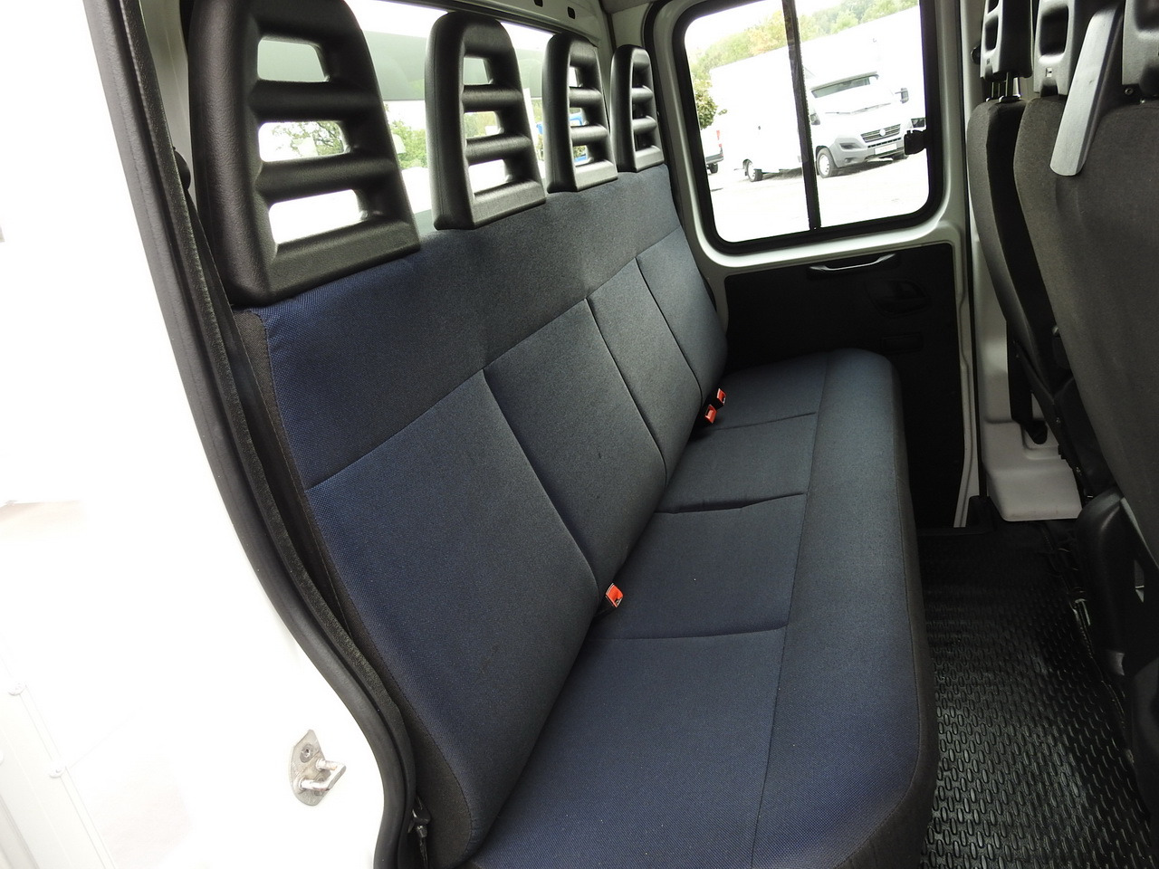 Furgone doppia cabina IVECO DAILY 35S15 STAKE BODY DOUBLE CABIN DOKA 7 SEATS AIR CONDITIONING  150HP: foto 42