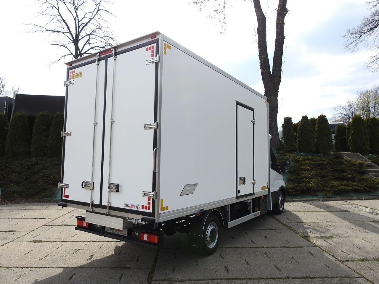 IVECO DAILY 35S16 NEW REGRIGERATOR BOX -10*C 8 PALLETS HEATING FUNCTION POWER SUPPLY 230V CRUISE CONTROL AIR CONDITIONING 160HP - Furgone frigo: foto 3 IVECO DAILY 35S16 NEW REGRIGERATOR BOX -10*C 8 PALLETS HEATING FUNCTION POWER SUPPLY 230V CRUISE CONTROL AIR CONDITIONING 160HP - Furgone frigo: foto 3