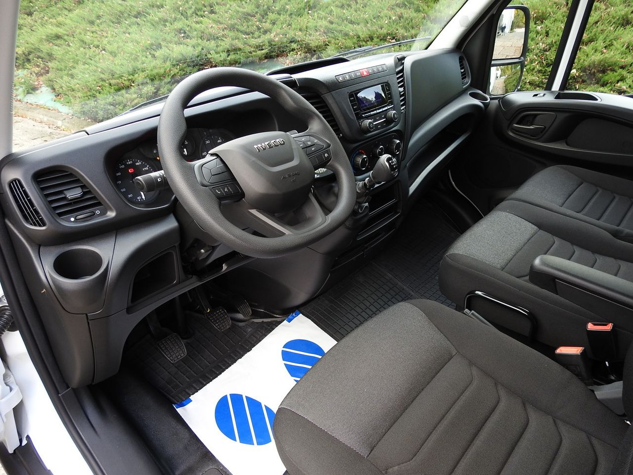 IVECO DAILY 35S16 NEW REGRIGERATOR BOX -10*C 8 PALLETS HEATING FUNCTION POWER SUPPLY 230V CRUISE CONTROL AIR CONDITIONING 160HP - Furgone frigo: foto 2 IVECO DAILY 35S16 NEW REGRIGERATOR BOX -10*C 8 PALLETS HEATING FUNCTION POWER SUPPLY 230V CRUISE CONTROL AIR CONDITIONING 160HP - Furgone frigo: foto 2