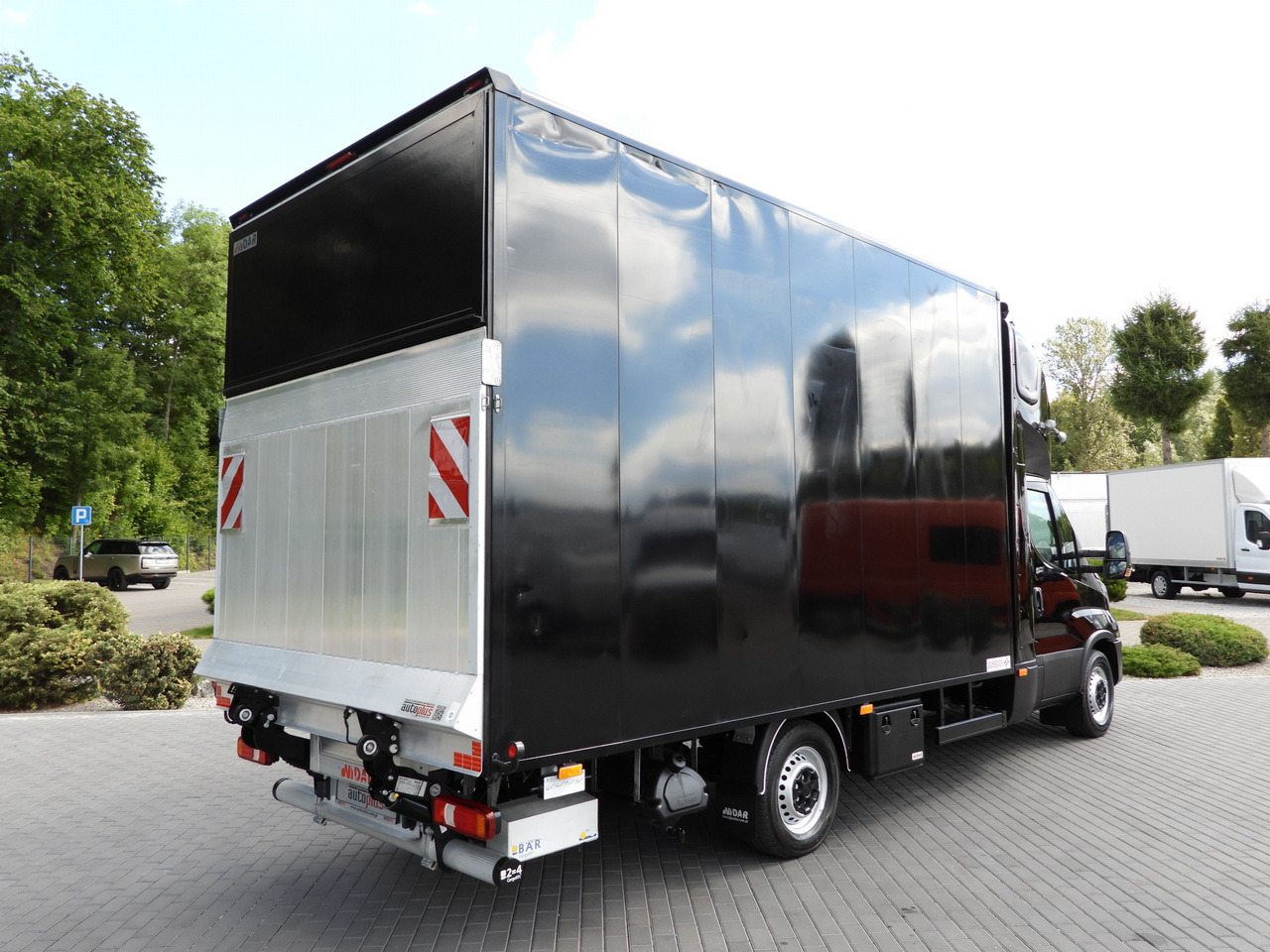 IVECO DAILY 35S18 BOX LIFT 8 PALLETS WEBASTO CRUISE CONTROL NAVIGATION LED LIGHTS PNEUMATICS AIR CONDITIONING 180HP - Furgone box: foto 3 IVECO DAILY 35S18 BOX LIFT 8 PALLETS WEBASTO CRUISE CONTROL NAVIGATION LED LIGHTS PNEUMATICS AIR CONDITIONING 180HP - Furgone box: foto 3