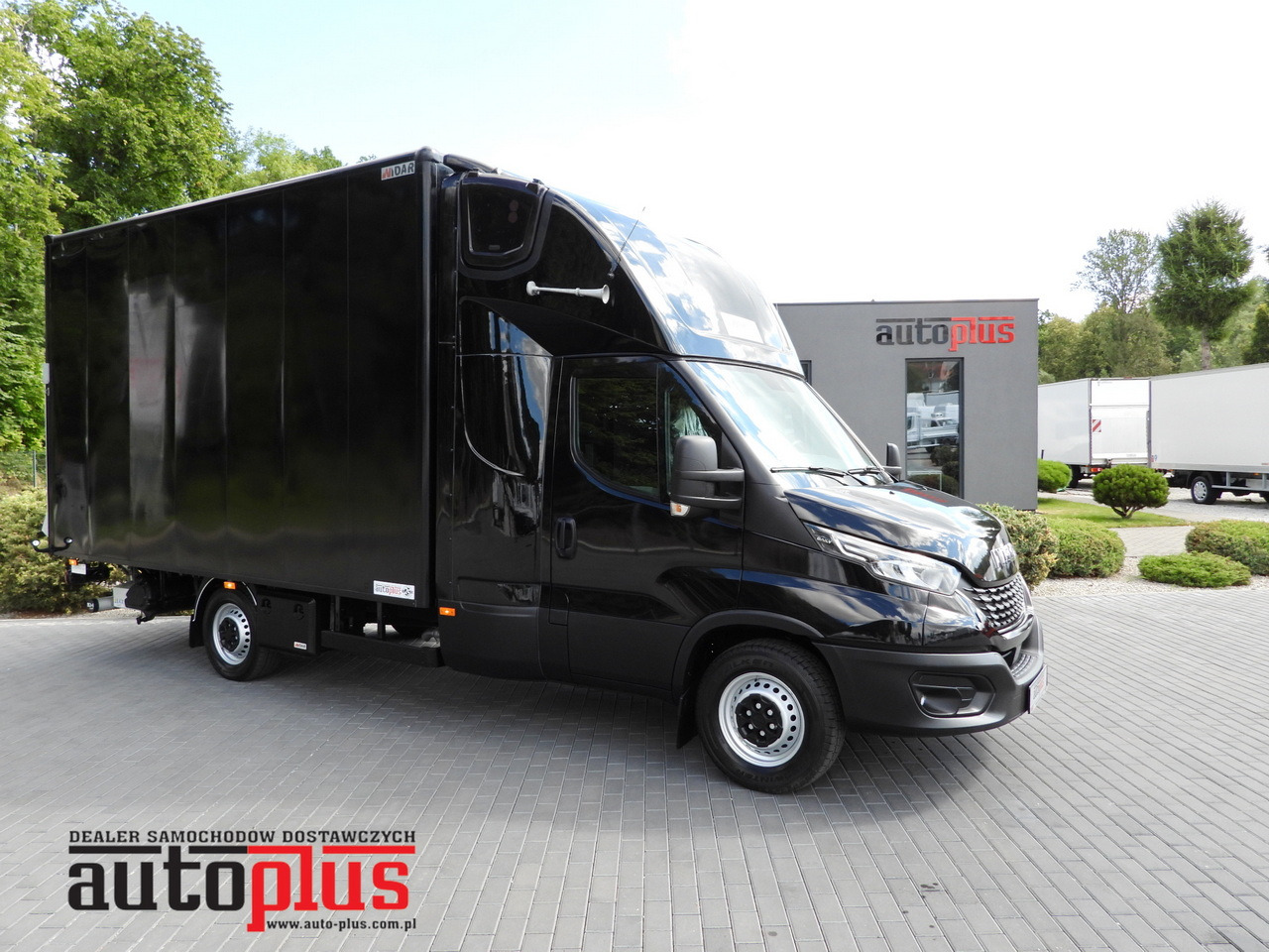 IVECO DAILY 35S18 BOX LIFT 8 PALLETS WEBASTO CRUISE CONTROL NAVIGATION LED LIGHTS PNEUMATICS AIR CONDITIONING 180HP - Furgone box: foto 1 IVECO DAILY 35S18 BOX LIFT 8 PALLETS WEBASTO CRUISE CONTROL NAVIGATION LED LIGHTS PNEUMATICS AIR CONDITIONING 180HP - Furgone box: foto 1