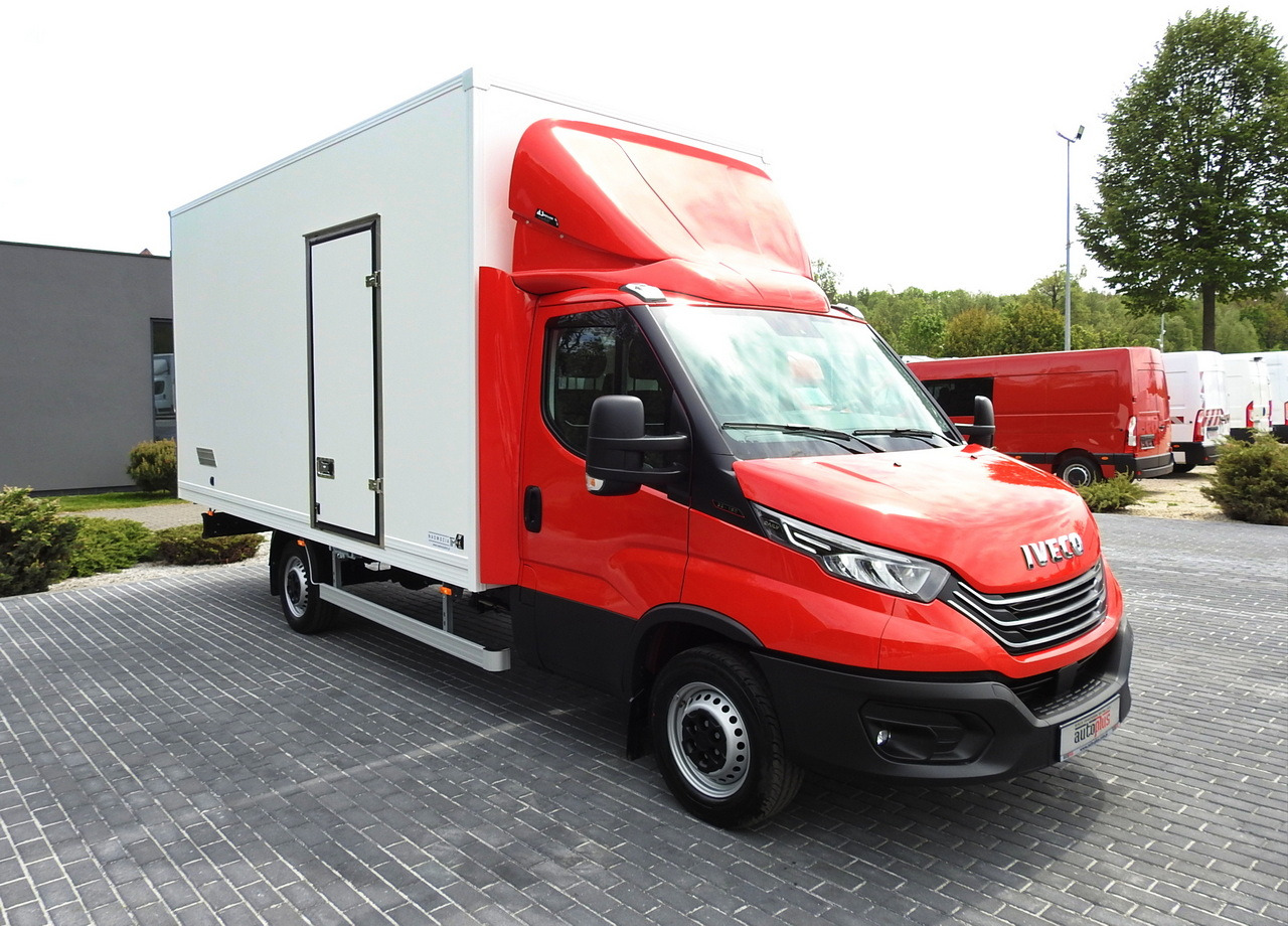 IVECO DAILY 35S18 NEW BOX 10 PALLETS CRUISE CONTROL NAVIGATION AIR CONDITIONING LED LIGHTS GUARANTEE  180HP - Furgone frigo: foto 4 IVECO DAILY 35S18 NEW BOX 10 PALLETS CRUISE CONTROL NAVIGATION AIR CONDITIONING LED LIGHTS GUARANTEE  180HP - Furgone frigo: foto 4