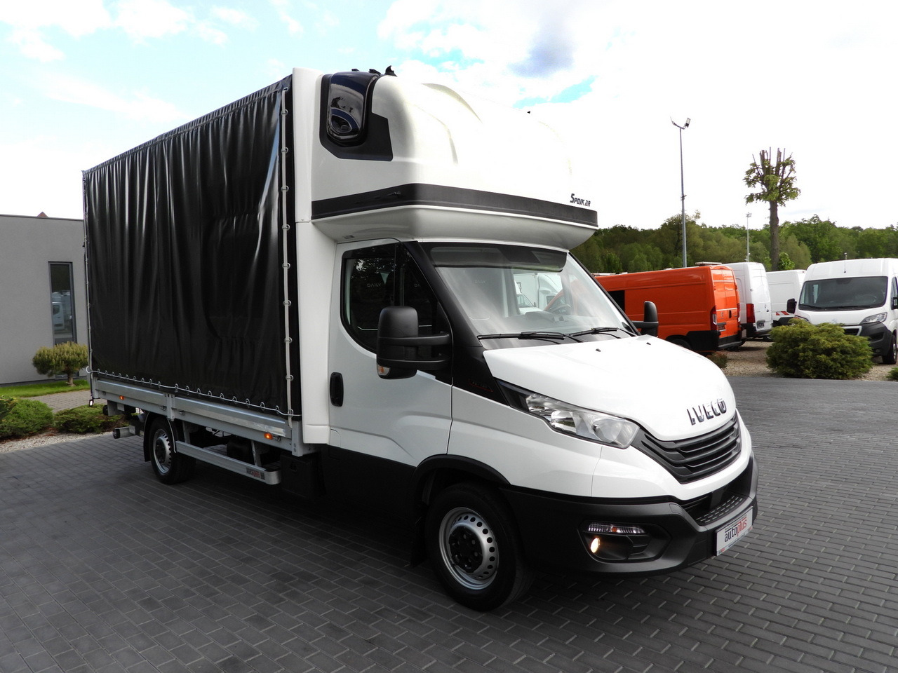 IVECO DAILY 35S18 TARPAULIN LIFT 8 PALLETS WEBASTO CRUISE CONTROL AIR CONDITIONING 180HP - Furgone centinato: foto 4 IVECO DAILY 35S18 TARPAULIN LIFT 8 PALLETS WEBASTO CRUISE CONTROL AIR CONDITIONING 180HP - Furgone centinato: foto 4