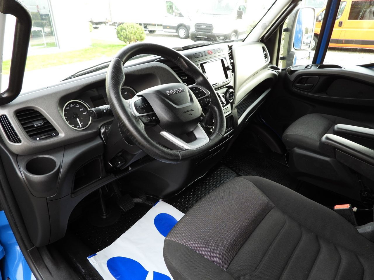 IVECO DAILY 35S21 TARPAULIN 10 PALLETS WEBASTO CRUISE CONTROL NAVIGATION LED LIGHTS AUTOMATIC TRANSMISSION HI-MATIC AIR CONDITIONING 210HP - Furgone centinato: foto 2 IVECO DAILY 35S21 TARPAULIN 10 PALLETS WEBASTO CRUISE CONTROL NAVIGATION LED LIGHTS AUTOMATIC TRANSMISSION HI-MATIC AIR CONDITIONING 210HP - Furgone centinato: foto 2