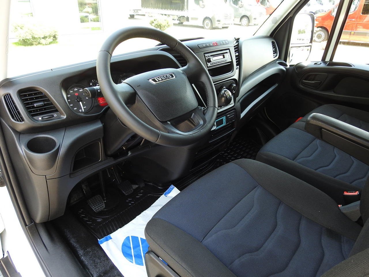 IVECO DAILY 50C15 REGRIGERATOR BOX -5*C POWER SUPPLY 230V AIR CONDITIONING TWIN WHEELS 150HP - Furgone frigo: foto 2 IVECO DAILY 50C15 REGRIGERATOR BOX -5*C POWER SUPPLY 230V AIR CONDITIONING TWIN WHEELS 150HP - Furgone frigo: foto 2