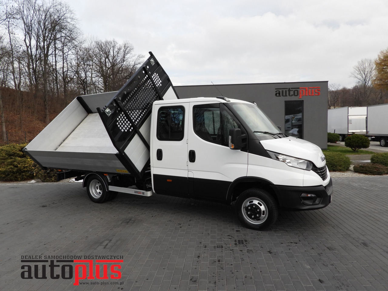 IVECO DAILY 50C16 THREE-WAY TIPPER DOUBLE CABIN DOKA 6 SEATS CRUISE CONTROL PNEUMATICS TWIN WHEELS AIR CONDITIONING 160HP - Furgone ribaltabile: foto 1 IVECO DAILY 50C16 THREE-WAY TIPPER DOUBLE CABIN DOKA 6 SEATS CRUISE CONTROL PNEUMATICS TWIN WHEELS AIR CONDITIONING 160HP - Furgone ribaltabile: foto 1