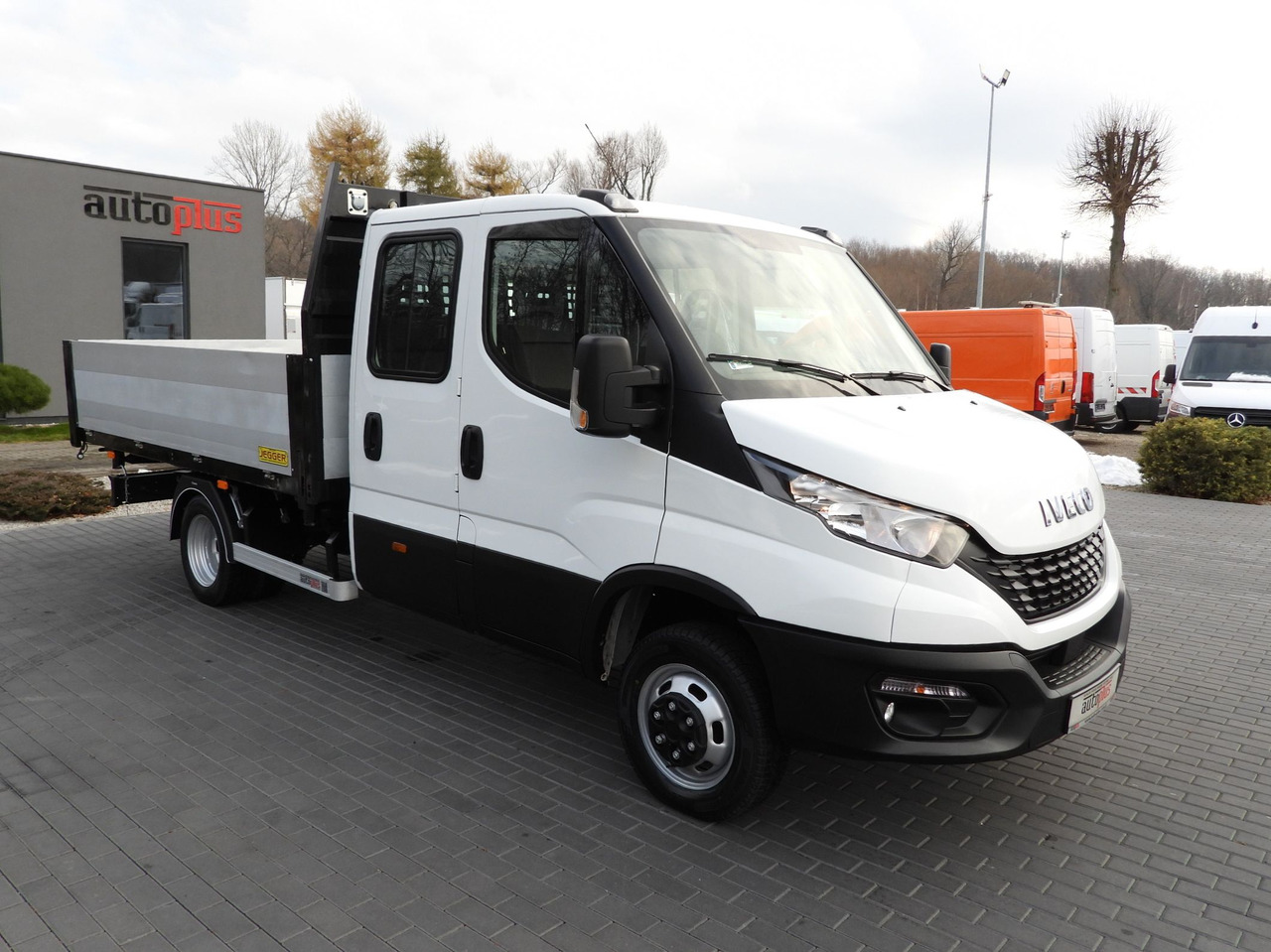 IVECO DAILY 50C16 THREE-WAY TIPPER DOUBLE CABIN DOKA 6 SEATS CRUISE CONTROL PNEUMATICS TWIN WHEELS AIR CONDITIONING 160HP - Furgone ribaltabile: foto 4 IVECO DAILY 50C16 THREE-WAY TIPPER DOUBLE CABIN DOKA 6 SEATS CRUISE CONTROL PNEUMATICS TWIN WHEELS AIR CONDITIONING 160HP - Furgone ribaltabile: foto 4