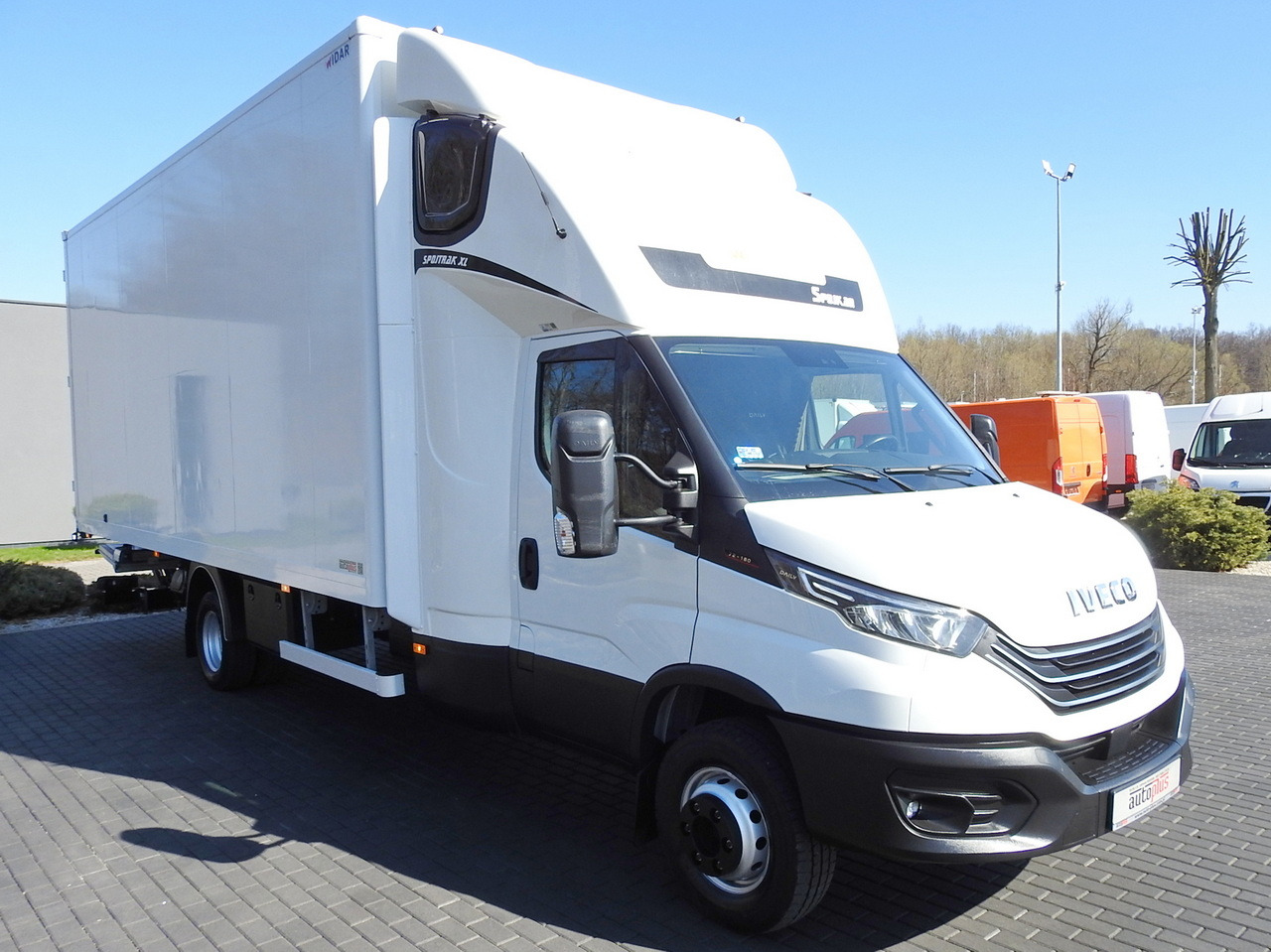 IVECO DAILY 70C18 BOX LIFT 14 PALLETS WEBASTO CRUISE CONTROL NAVIGATION LED LIGHTS TWIN WHEELS AIR CONDITIONING  180HP - Furgone frigo: foto 4 IVECO DAILY 70C18 BOX LIFT 14 PALLETS WEBASTO CRUISE CONTROL NAVIGATION LED LIGHTS TWIN WHEELS AIR CONDITIONING  180HP - Furgone frigo: foto 4