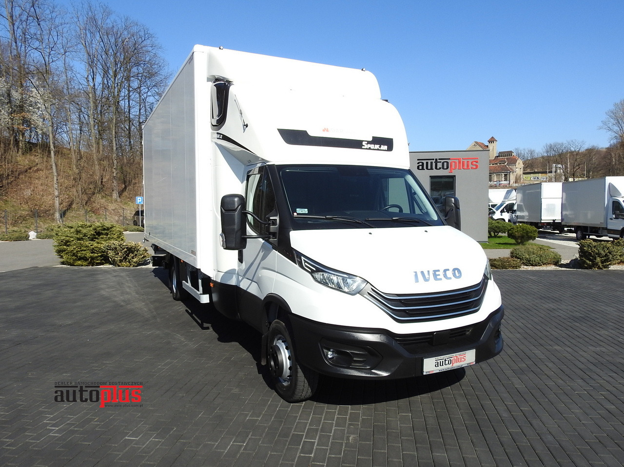 IVECO DAILY 70C18 BOX LIFT 14 PALLETS WEBASTO CRUISE CONTROL NAVIGATION LED LIGHTS TWIN WHEELS AIR CONDITIONING 180HP - Furgone box: foto 1 IVECO DAILY 70C18 BOX LIFT 14 PALLETS WEBASTO CRUISE CONTROL NAVIGATION LED LIGHTS TWIN WHEELS AIR CONDITIONING 180HP - Furgone box: foto 1