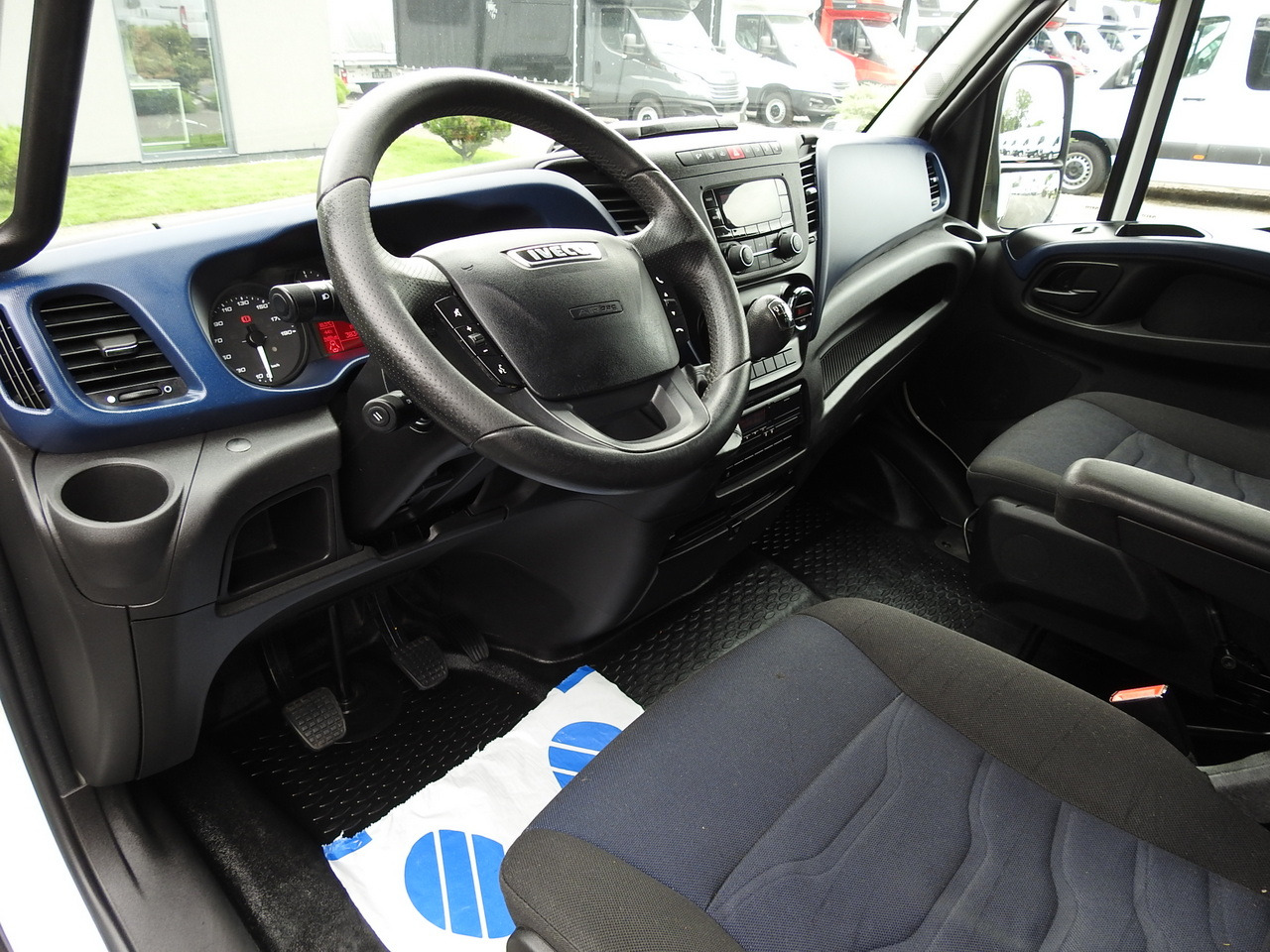IVECO DAILY 70C18 TARPAULIN LIFT 12 PALLETS WEBASTO CRUISE CONTROL TWIN WHEELS AIR CONDITIONING 180HP - Furgone centinato: foto 2 IVECO DAILY 70C18 TARPAULIN LIFT 12 PALLETS WEBASTO CRUISE CONTROL TWIN WHEELS AIR CONDITIONING 180HP - Furgone centinato: foto 2
