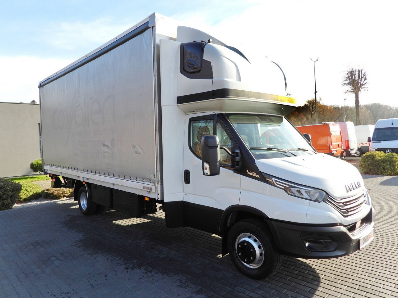 IVECO DAILY 70C18 TARPAULIN LIFT 16 PALLETS WEBASTO CRUISE CONTROL NAVIGATION LED LIGHTS PNEUMATICS AUTOMATIC TRANSMISSION HI-MATIC TWIN WHEELS AIR CONDITIONING 180HP - Furgone centinato: foto 4 IVECO DAILY 70C18 TARPAULIN LIFT 16 PALLETS WEBASTO CRUISE CONTROL NAVIGATION LED LIGHTS PNEUMATICS AUTOMATIC TRANSMISSION HI-MATIC TWIN WHEELS AIR CONDITIONING 180HP - Furgone centinato: foto 4