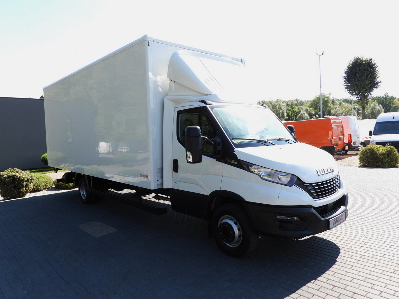 IVECO DAILY 72C18 LIFT 14 PALLETS CRUISE CONTROL PNEUMATICS AUTOMATIC TRANSMISSION HI-MATIC TWIN WHEELS AIR CONDITIONING 180HP - Furgone box: foto 4 IVECO DAILY 72C18 LIFT 14 PALLETS CRUISE CONTROL PNEUMATICS AUTOMATIC TRANSMISSION HI-MATIC TWIN WHEELS AIR CONDITIONING 180HP - Furgone box: foto 4
