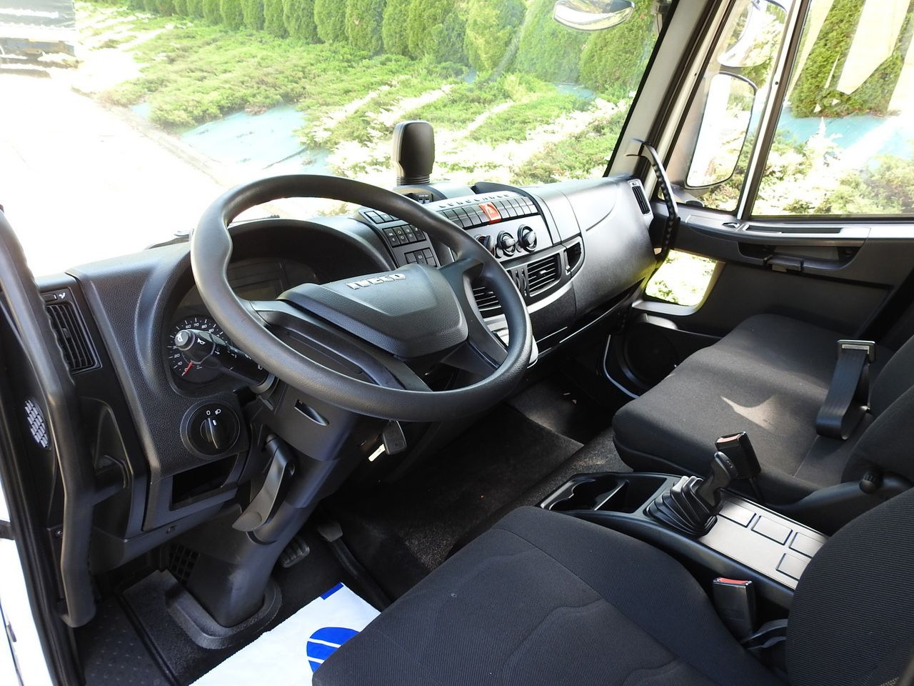 IVECO EUROCARGO 120 - 220 TARPAULIN LIFT 20 PALLETS LED LIGHTS AUTOMATIC TRANSMISSION HI-MATIC TWIN WHEELS AIR CONDITIONING 220HP - Furgone centinato: foto 2 IVECO EUROCARGO 120 - 220 TARPAULIN LIFT 20 PALLETS LED LIGHTS AUTOMATIC TRANSMISSION HI-MATIC TWIN WHEELS AIR CONDITIONING 220HP - Furgone centinato: foto 2