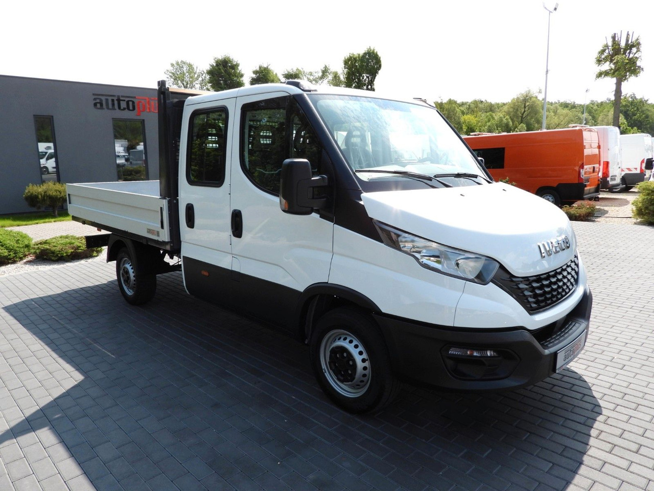 Iveco DAILY 35S12 PRITSCHE DOPPELKABINE DOKA 7 SITZE - Furgone con cassone fisso, Furgone doppia cabina: foto 4 Iveco DAILY 35S12 PRITSCHE DOPPELKABINE DOKA 7 SITZE - Furgone con cassone fisso, Furgone doppia cabina: foto 4