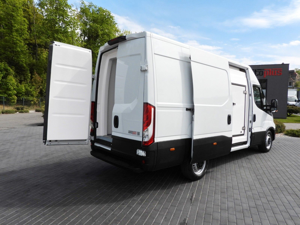 Iveco DAILY 35S14 KÜHLKASTENWAGEN-10*C TEMPOMAT - Furgone frigo: foto 3 Iveco DAILY 35S14 KÜHLKASTENWAGEN-10*C TEMPOMAT - Furgone frigo: foto 3