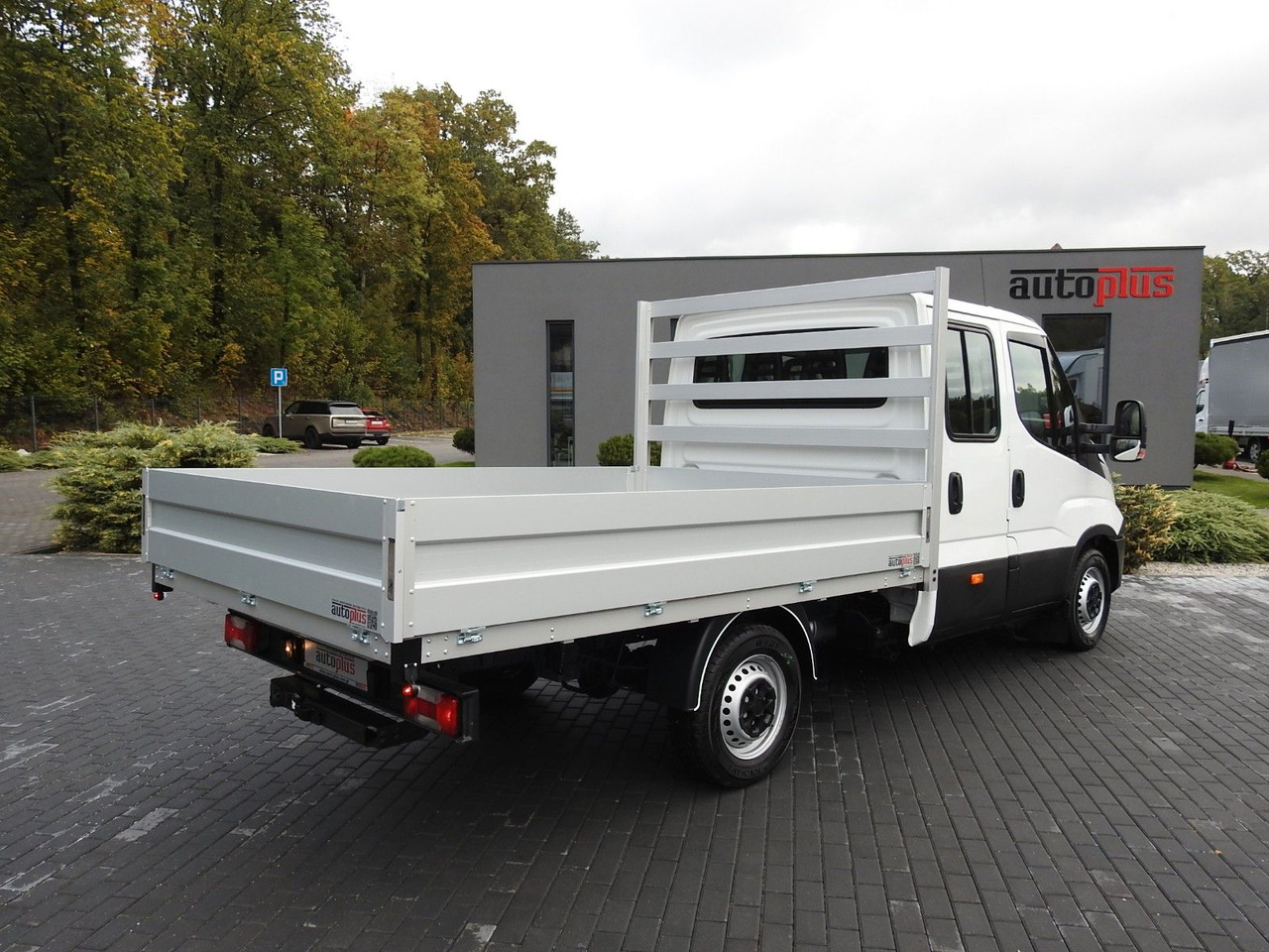Iveco DAILY 35S15 PRITSCHE DOPPELKABINE DOKA 7 SITZE - Furgone con cassone fisso, Furgone doppia cabina: foto 3 Iveco DAILY 35S15 PRITSCHE DOPPELKABINE DOKA 7 SITZE - Furgone con cassone fisso, Furgone doppia cabina: foto 3